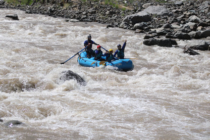 Full Day Cajón del Maipo: Rafting + Termas Plan A
